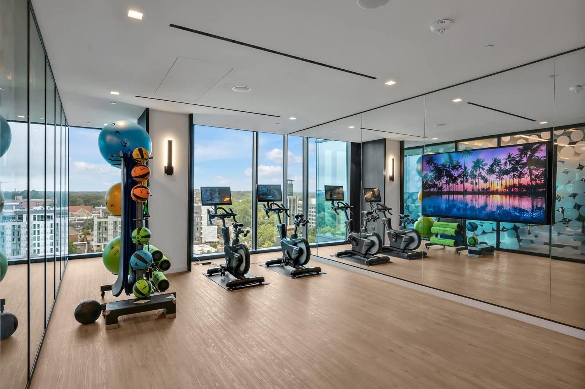 High-Rise Apt Raleigh Free Parking & Sunset View 1 Εξωτερικό φωτογραφία